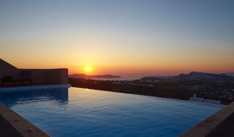 North Santorini A Luxury Spa Hotel Pýrgos Buitenkant foto